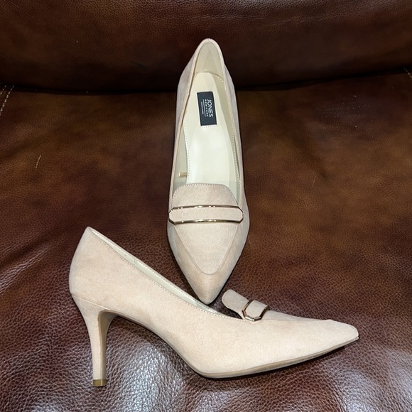 Jones New York Classy Pump in a versatile color. Worn once in EUC - Picture 9 of 17